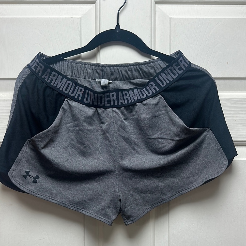Under Armour Gray and Black Athletic Shorts Lightweight Elastic Waist